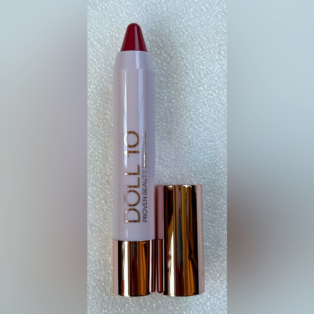 NEW Full .08 oz DOLL 10 Lip Crayon in shade “START LIVING” NWOB Self Sharpening